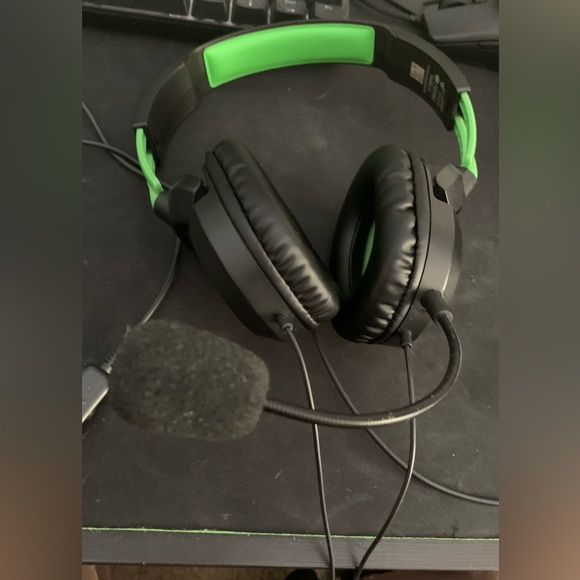 SERIOUS BUYERS ONLY
Comes With Power Cable and HDMI and Controller